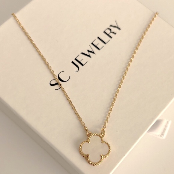 Clover Necklace Mother of Pearl 14k Gold Chain Color - Picture 6 of 11